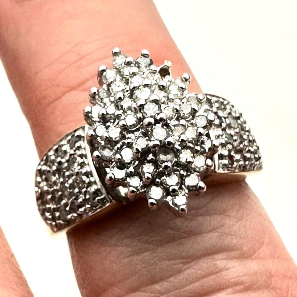 Vintage 10K Yellow Gold 1 Carat Total Weight Diamond Cluster Ring Size 7